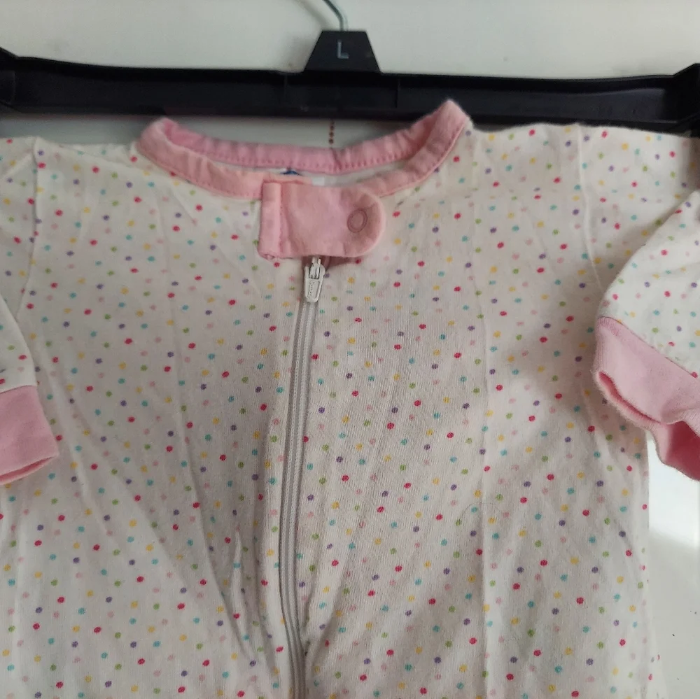 🎁 10/$25 - footed polka dot sleeper by Gerber, 0-3 months